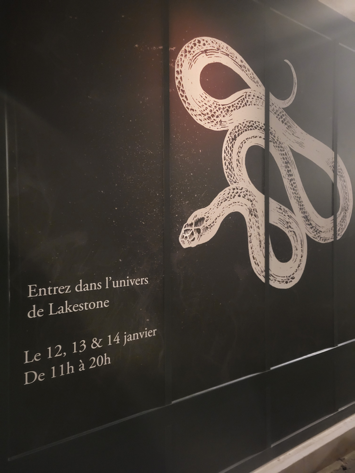 Façade du pop-up Lakestone. (Photo prise le 14 janvier 2024 par Stefany Le Kernec).